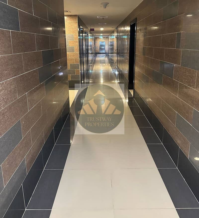 21 Hallway1. jpg