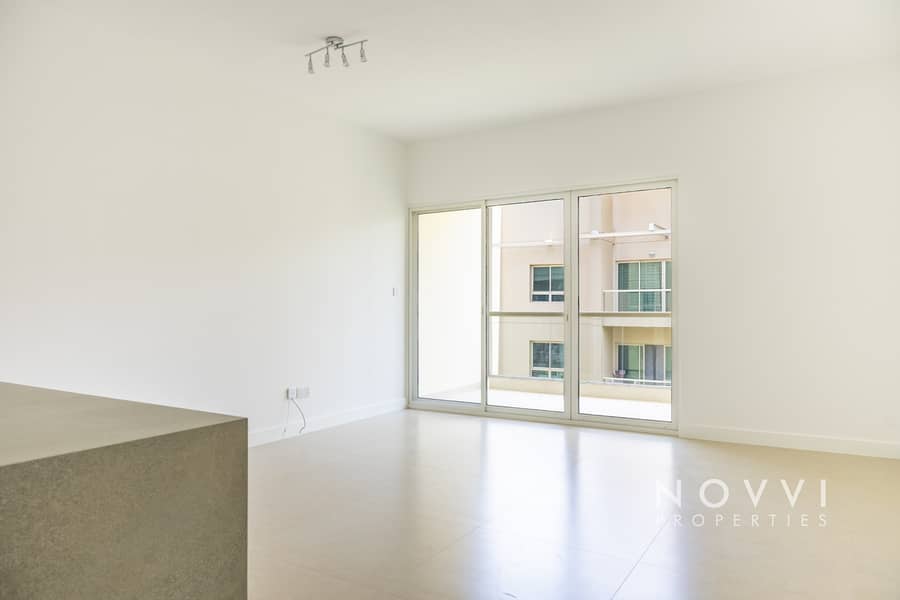 Modern | Vacant | Appliances Included Modern | Vacant | Appliances Included