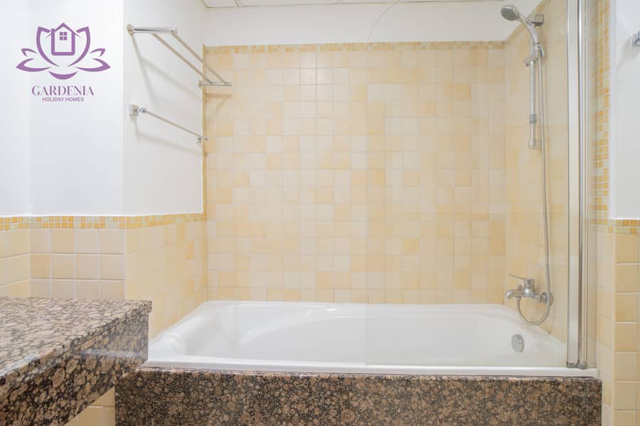 6 Bath 1 4. jpg