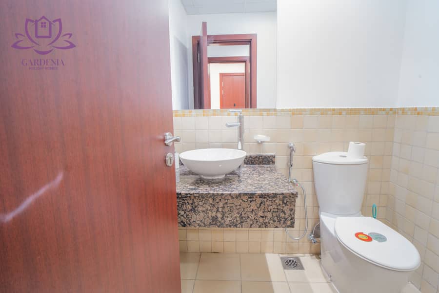 24 Guest Bathroom. jpg