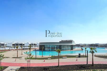 4 Bedroom Villa for Sale in Dubai South, Dubai - Beachfront | Family Villa | Near Pond and Garden