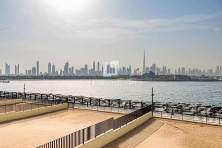 5 Bedroom Villa for Sale in Jumeirah, Dubai - Waterfront Villa | Stunning Skyline View | Vacant