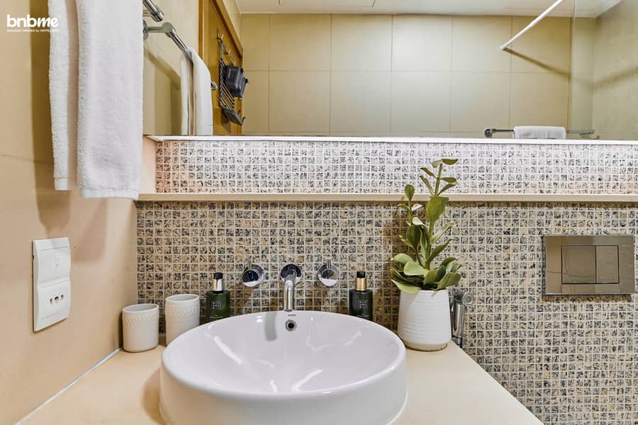 14 Bathroom 3. jpg