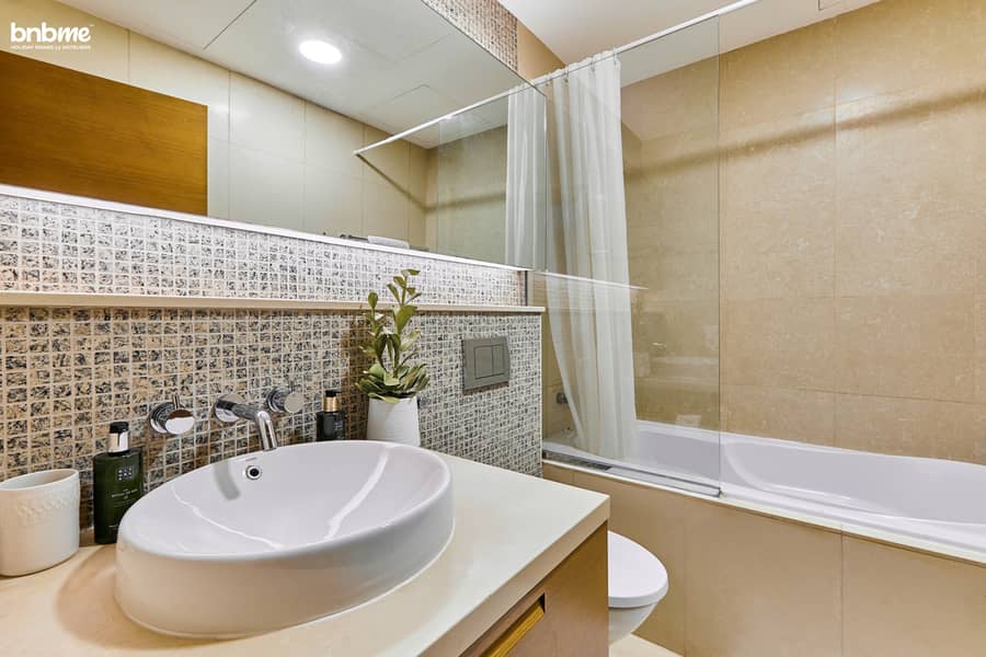 15 Bathroom. jpg
