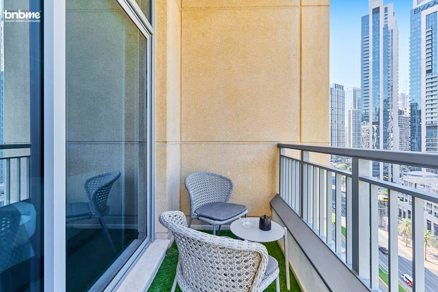 18 Balcony 1. jpg