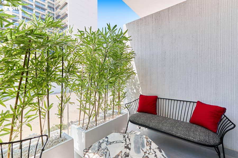 2 Balcony. jpg