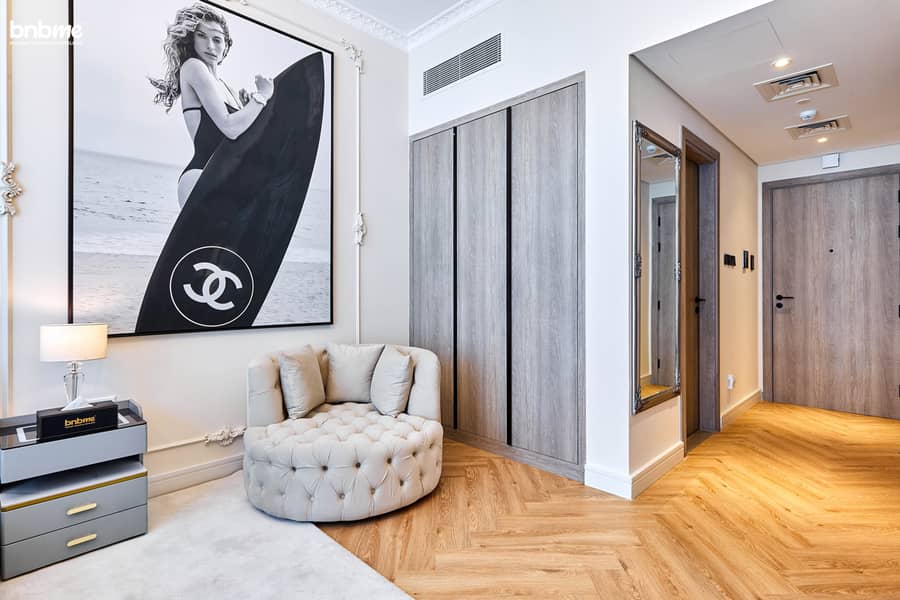 4 Living Area 1. jpg
