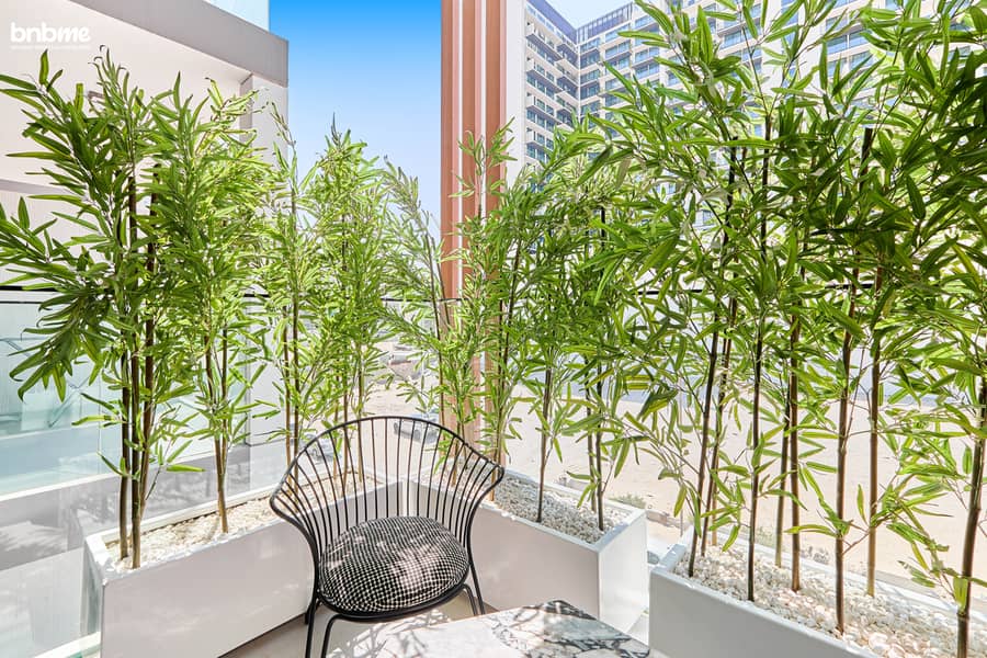 19 Balcony 1. jpg
