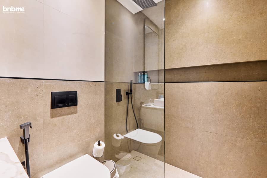 22 Washroom. jpg