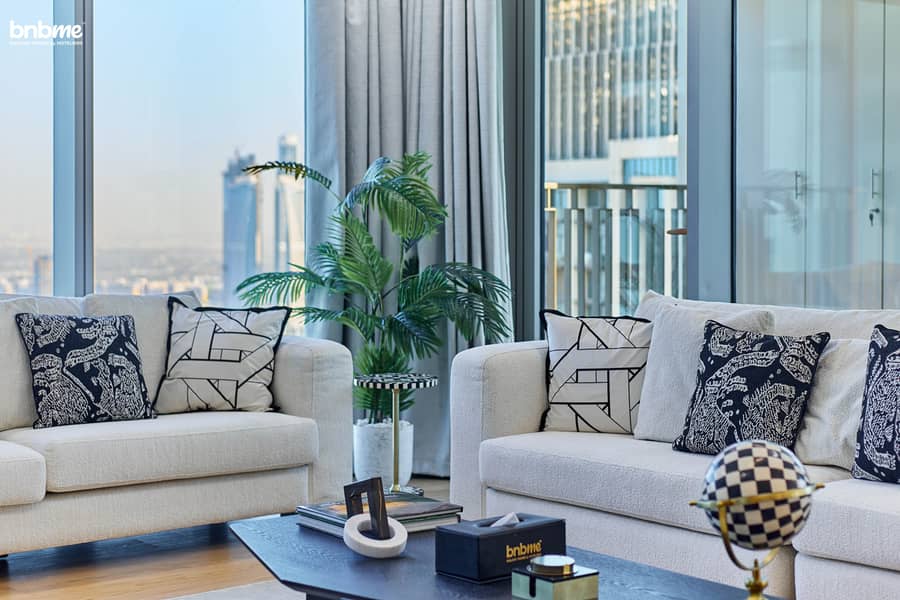 13 Living Room. jpg