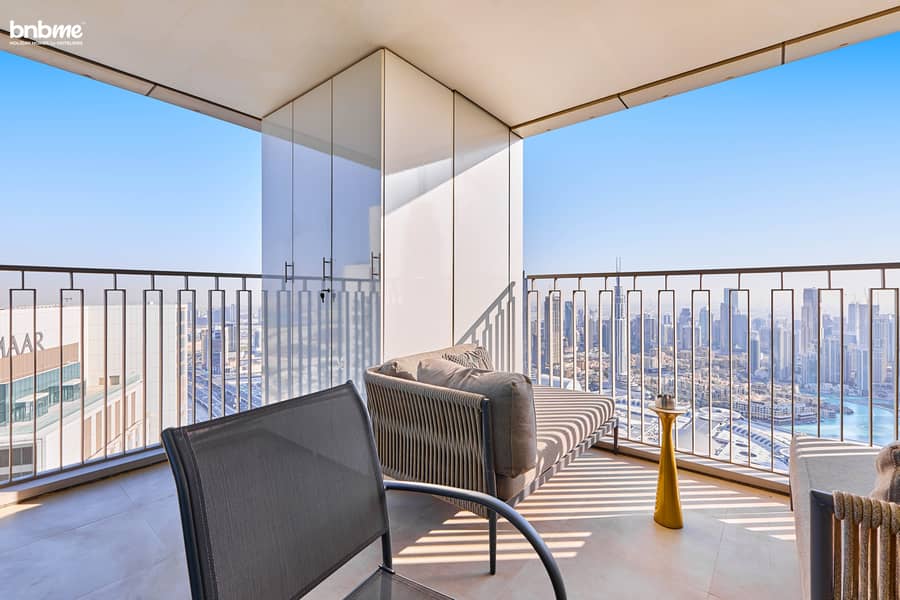 18 Living Room Balcony (1). jpg