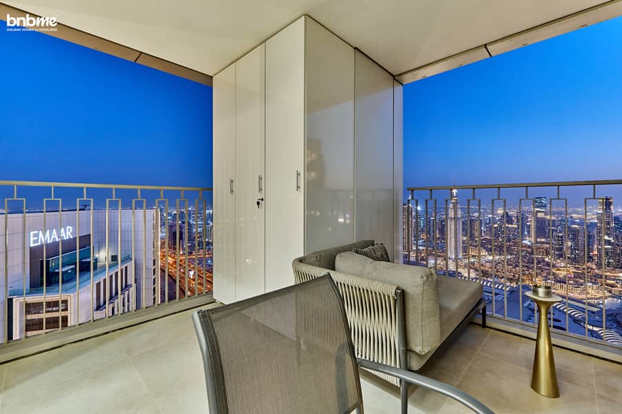 19 Living Room Balcony (2). jpg
