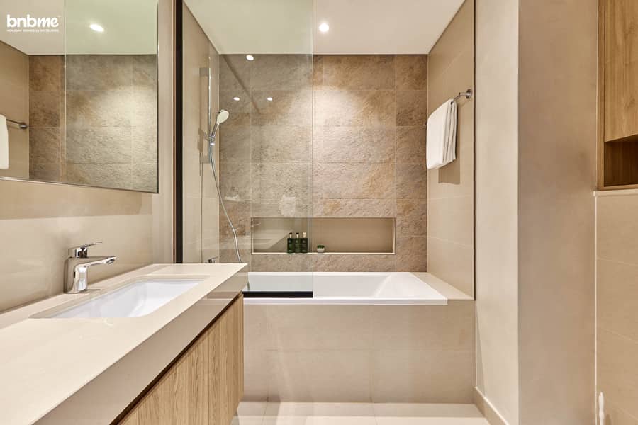 40 Master Washroom (2). jpg