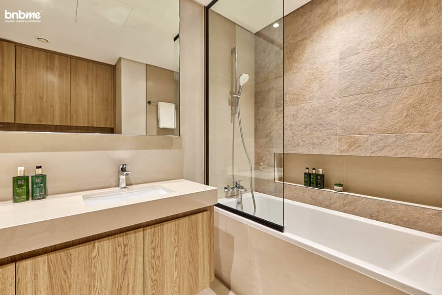 42 Master Washroom. jpg