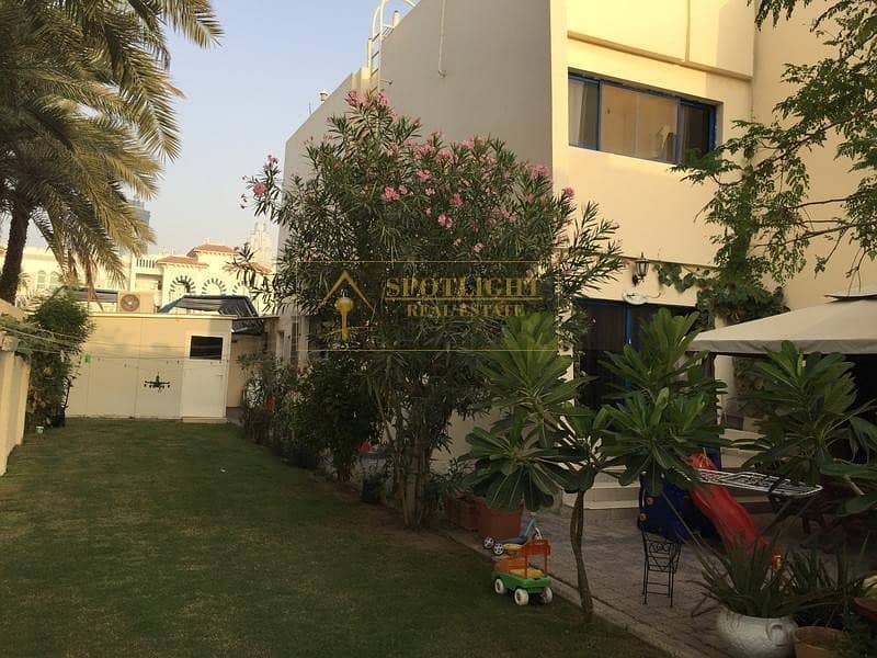 3 Bed Room Villa Jumeirah 140K Only 3 Bed Room Villa Jumeirah 140K Only