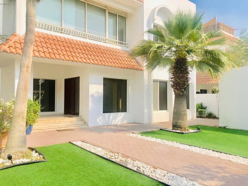 Lovely 4 bed room independent villa with private pool and garden