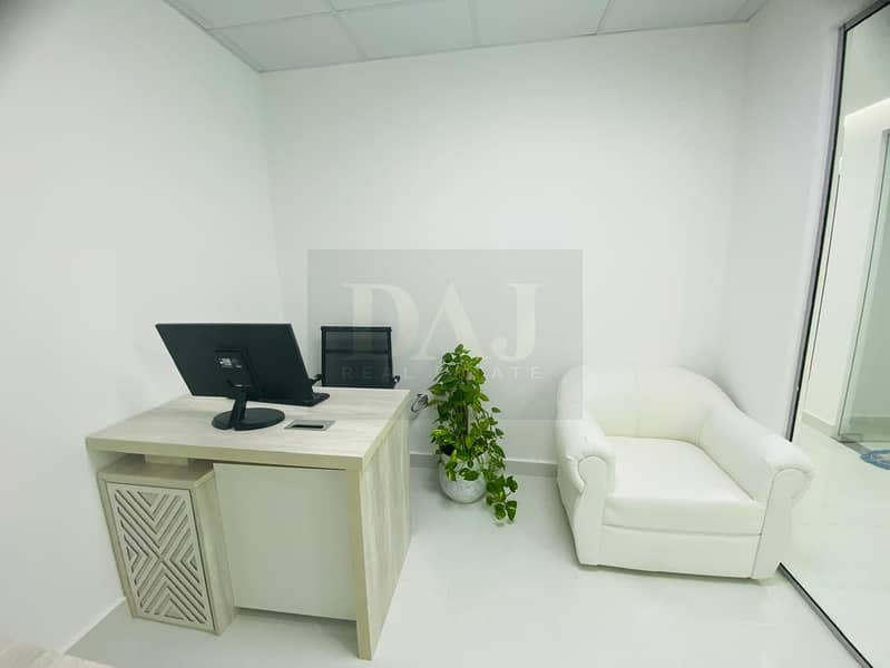 6 7aac35fd-f963-4e2b-a565-cd47b82e4de7. jpg