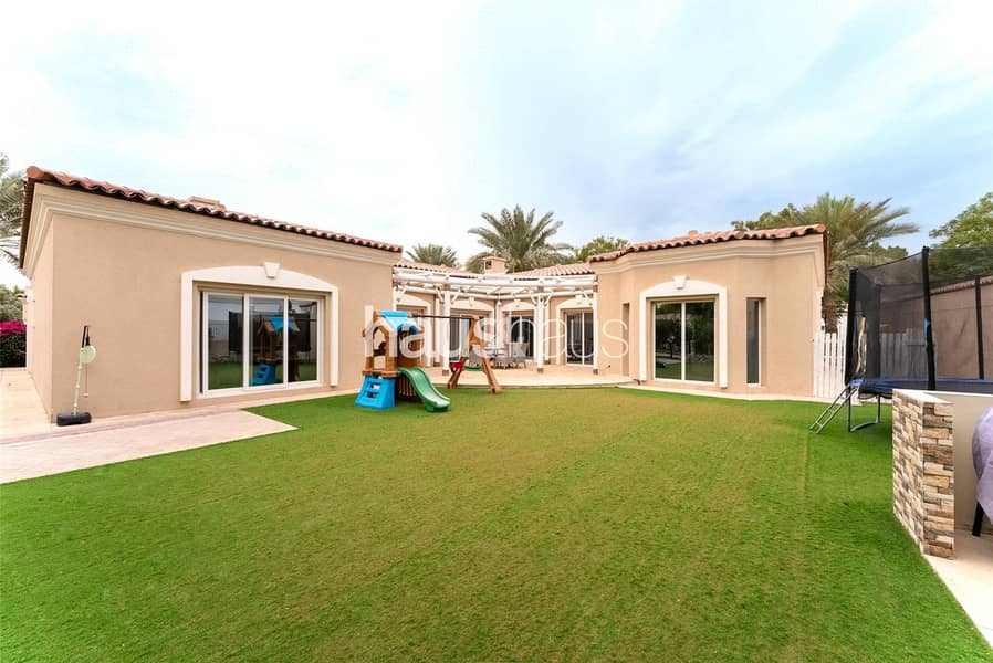 位于绿意小区,绿意小区西,别墅区 4 卧室的别墅 6950000 AED - 11672395 位于绿意小区,绿意小区西,别墅区 4 卧室的别墅 6950000 AED - 11672395