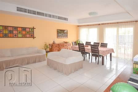 Quiet Location| Upgraded and Extended| Vacant on Transfer. Quiet Location| Upgraded and Extended| Vacant on Transfer.