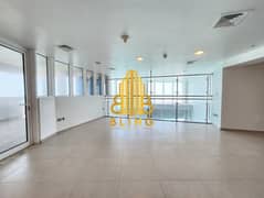 شقة في منطقة الكورنيش 4 غرف 210000 درهم - 11674111