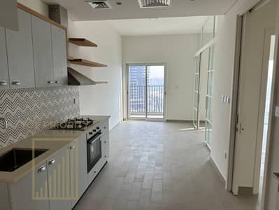 Brand new| Villa view |Tenant with notice