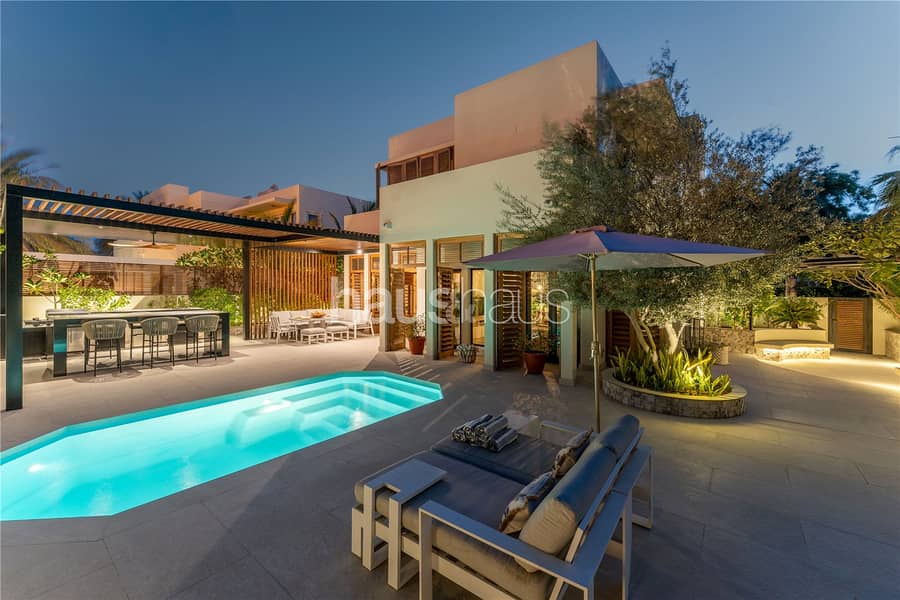 Extended | Bespoke kitchen | Fully upgraded Extended | Bespoke kitchen | Fully upgraded