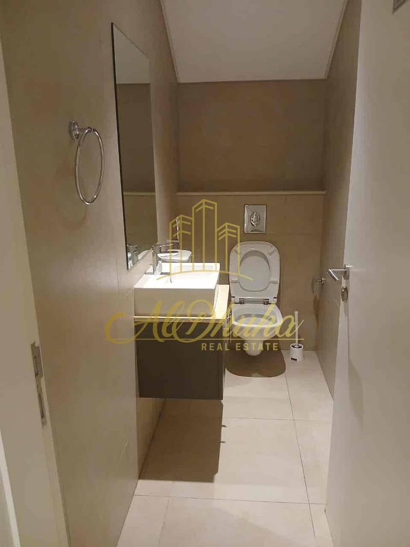4 c5de5ac8-86ea-4750-ad94-60bf5ad8a367. jpg