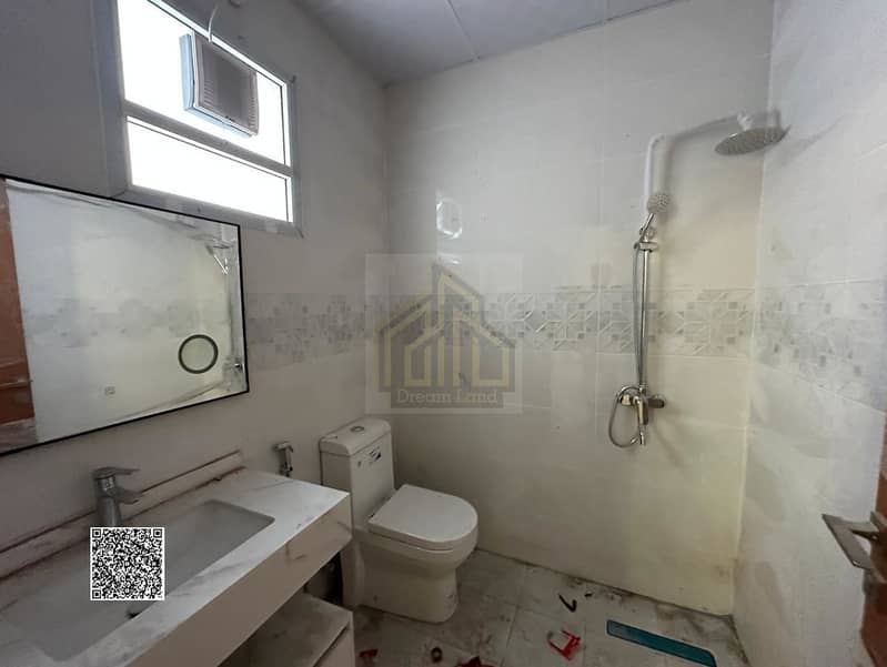 11 35d23bca-b020-4ed6-8d02-fd52b30e4d9d. jpg