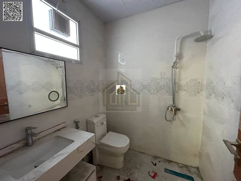14 35d23bca-b020-4ed6-8d02-fd52b30e4d9d. jpg