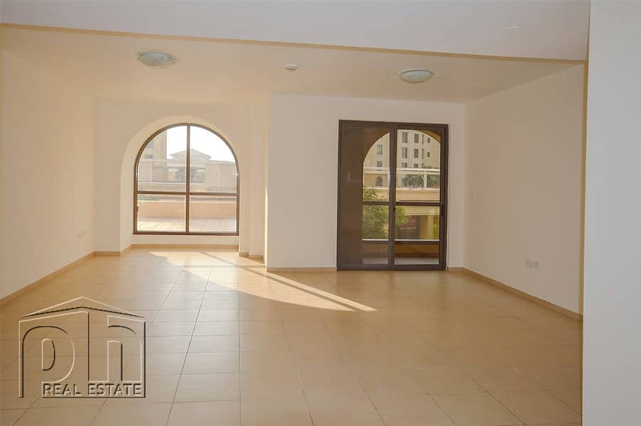 Large 3 bed with sea view in Murjan 6