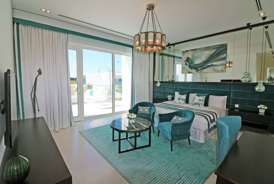 Spacious Modern Style and Luxurious Villa Spacious Modern Style and Luxurious Villa