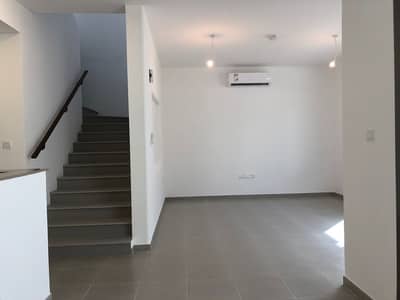 Three Bedroom Townhouse For Sale in Town Square Three Bedroom Townhouse For Sale in Town Square