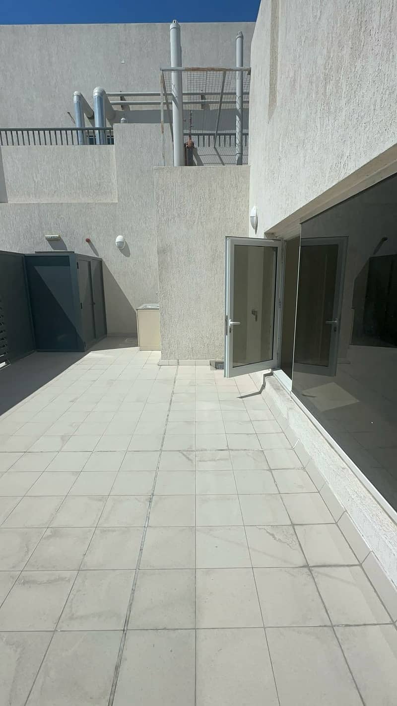 22 WhatsApp Image 2025-05-15 at 08.22. 15_b61cd43f. jpg