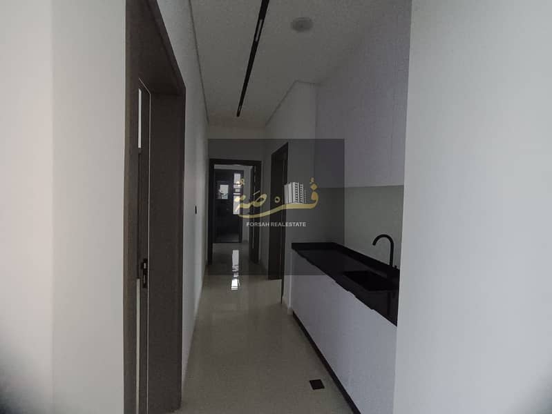 12 463fde1d-1ba0-4c1f-afaa-c970b849fa70. jpg