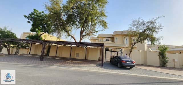 Very huge 10 Bedroom Hall villa with Big yard and 2 Kitchens  10 Car parking  space
