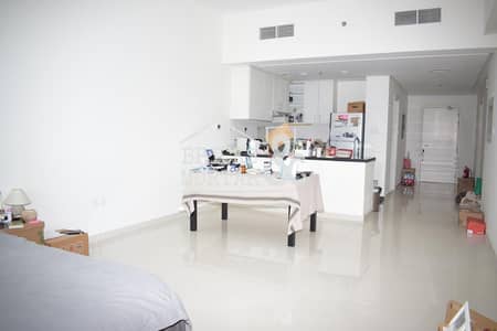 Almost New | 1-4 Cheques | Modern Finishing Almost New | 1-4 Cheques | Modern Finishing