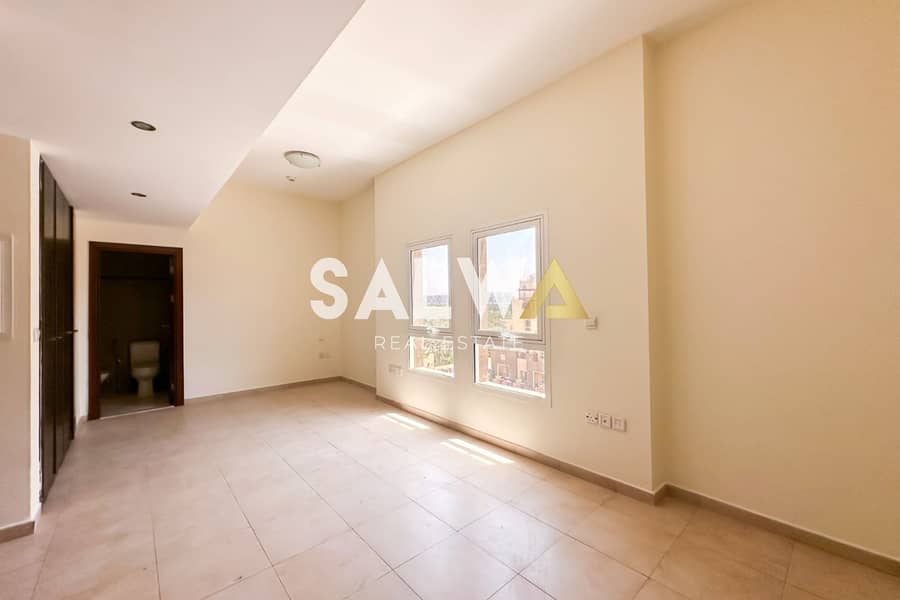 One Month Free | Spacious | Vacant One Month Free | Spacious | Vacant