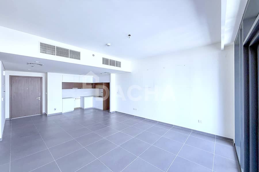 High Floor | Vacant | Partial Water View High Floor | Vacant | Partial Water View
