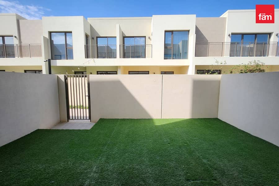 Vacant| Near Club house and Pool| Prime location Vacant| Near Club house and Pool| Prime location