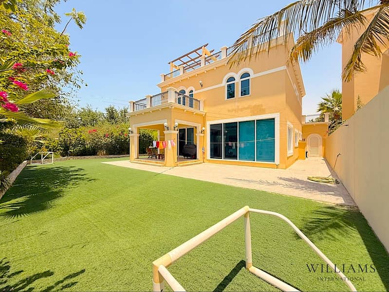 4 BEDROOM | CORNER VILLA | CENTRAL LOCATION
