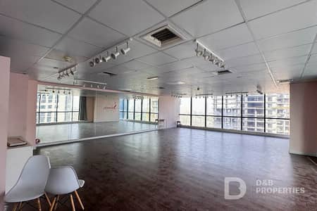 Office for Rent in Jumeirah Lake Towers (JLT), Dubai - Large Office | Lake View | Mid Floor