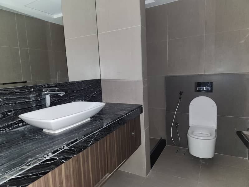 6 Bath 2. jpeg