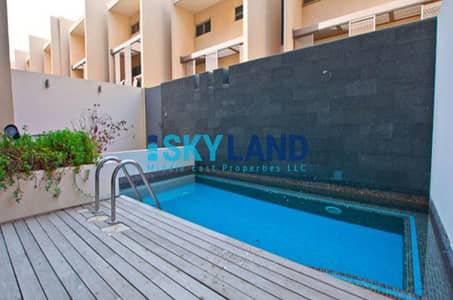 Private Pool! Built-in Kitchen Appliances Private Pool! Built-in Kitchen Appliances