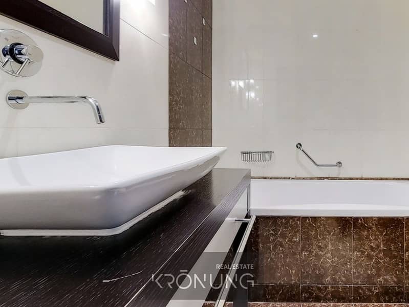 12 8_Main Ensuite-0. jpg