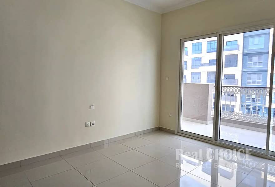 8 14021406-16ef3o. jpg