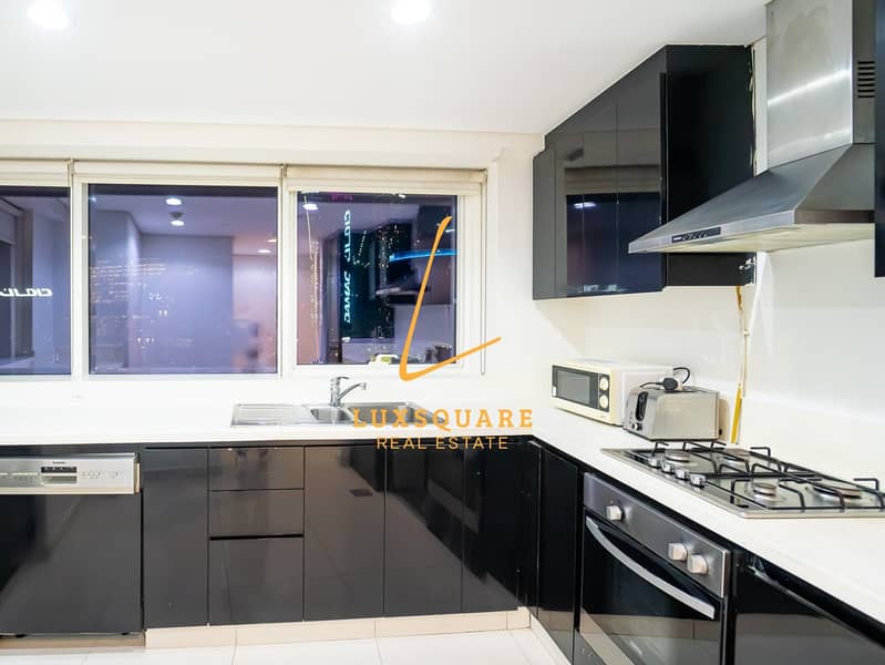 4 Kitchen night shot1. jpg