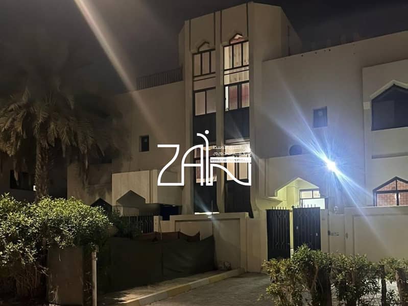 Twin 5BR+Balcony Villa on Single Row Location