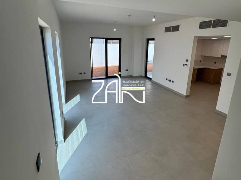 Vacant 3BR Modern Style Single Row Best for Family
