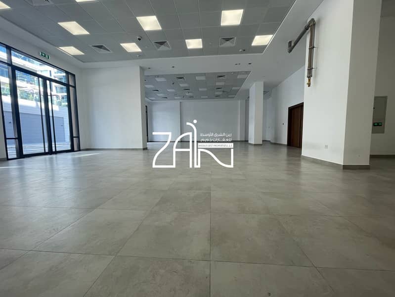 Fitted Retail Shop in Low Floor City View Vacant