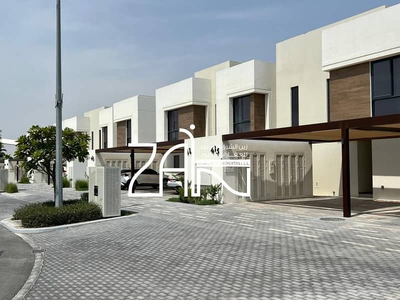 Vacant and Move in Ready Brand New Semi-Corner Vacant and Move in Ready Brand New Semi-Corner
